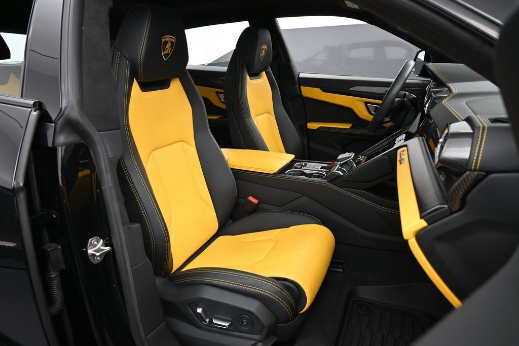 Used 2022 Lamborghini Urus AWD/4WD image 31