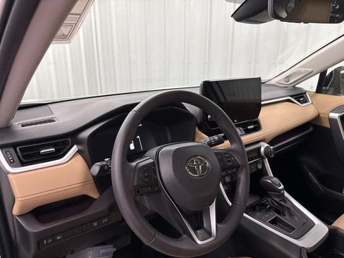 Used 2025 Toyota RAV4 Limited FWD image 18
