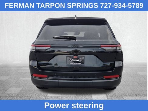 Used 2023 Jeep Grand Cherokee Altitude AWD/4WD image 10
