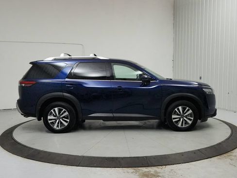Used 2025 Nissan Pathfinder SL FWD image 7