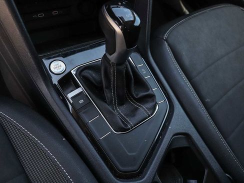Certified 2024 Volkswagen Taos SE FWD image 18