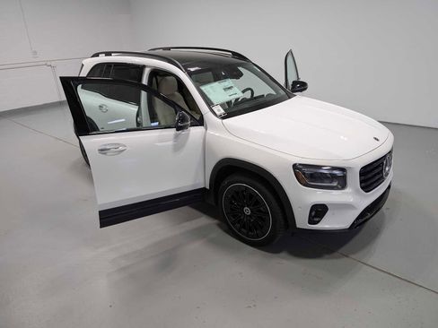 New 2026 Mercedes-Benz GLB 250 4MATIC image 14