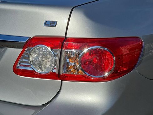 Used 2013 Toyota Corolla LE image 15