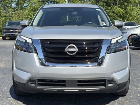 Used 2025 Nissan Pathfinder SV AWD/4WD image 8