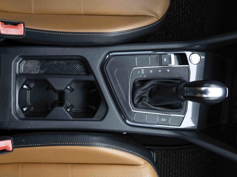 Used 2018 Volkswagen Tiguan SE image 26