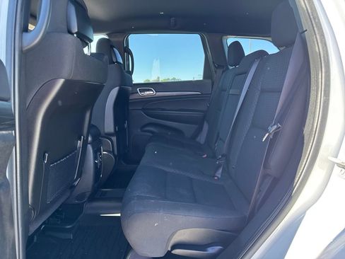 Used 2021 Jeep Grand Cherokee Laredo image 15