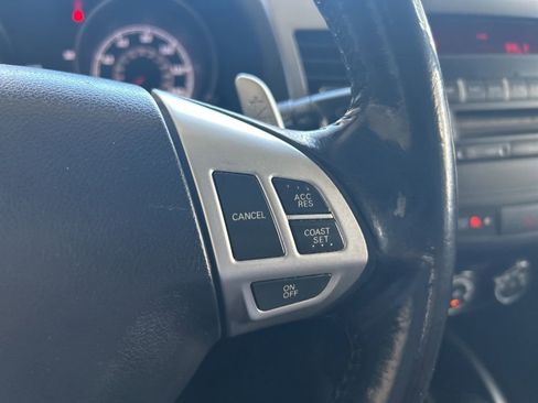 Used 2011 Mitsubishi Outlander SE image 38