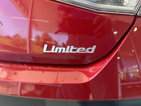 Used 2024 Hyundai Elantra Limited FWD image 6