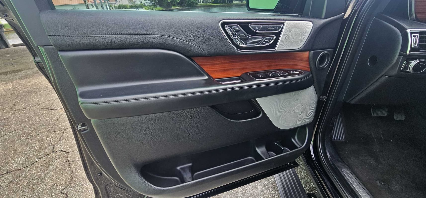 Used 2019 Lincoln Navigator Reserve AWD/4WD image 15