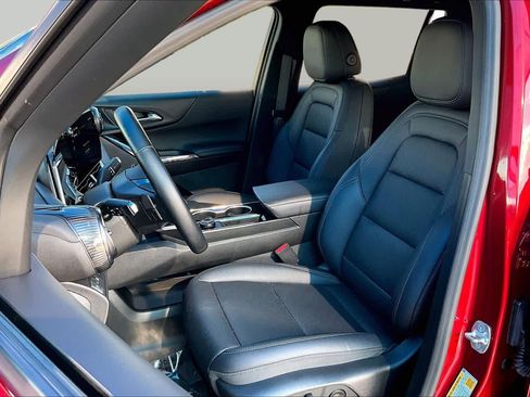 Used 2026 Chevrolet Equinox LT w/ Convenience Package II FWD image 8