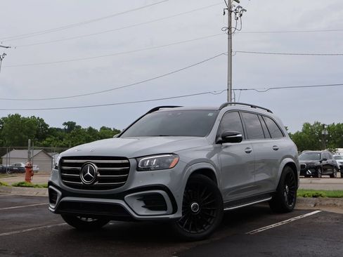 Used 2024 Mercedes-Benz GLS 580 4MATIC image 1