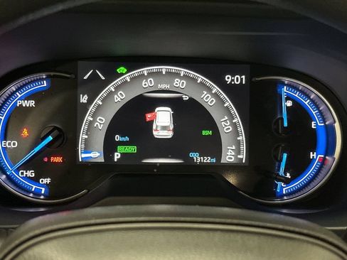 Used 2025 Toyota RAV4 LE AWD/4WD image 28