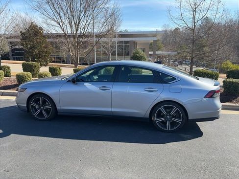 Used 2023 Honda Accord Sport image 3