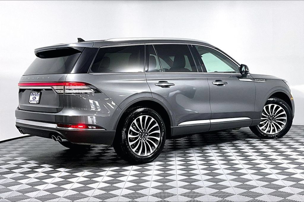 Used 2023 Lincoln Aviator Reserve w/ Equipment Group 201A AWD/4WD image 12
