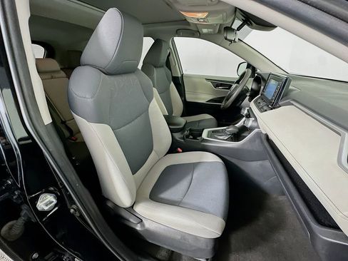 Used 2019 Toyota RAV4 XLE image 28