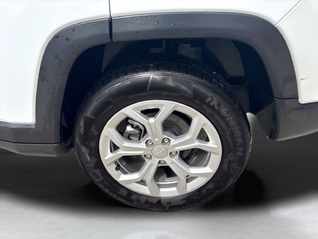 Used 2024 Jeep Compass Latitude AWD/4WD image 6