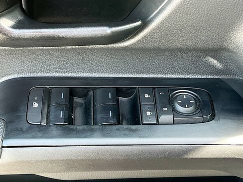 Used 2025 Toyota Tacoma SR5 AWD/4WD image 18