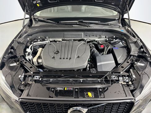 Used 2025 Volvo XC60 B5 Plus image 39