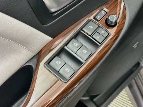 Used 2020 Toyota Sienna Limited Premium FWD image 18