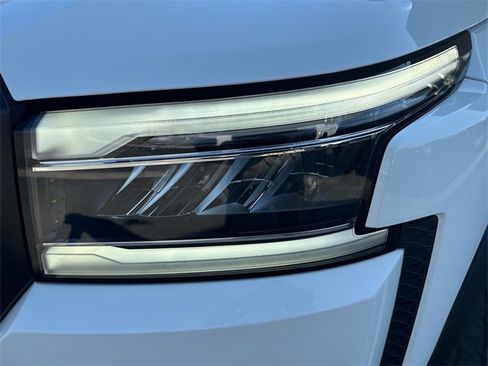 Used 2024 Nissan Frontier PRO-4X w/ Pro Convenience Package image 9