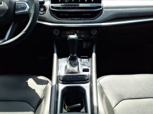 Used 2023 Jeep Compass Latitude image 18