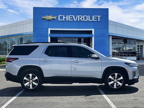 Certified 2023 Chevrolet Traverse LT w/ LT Premium Package AWD/4WD image 5