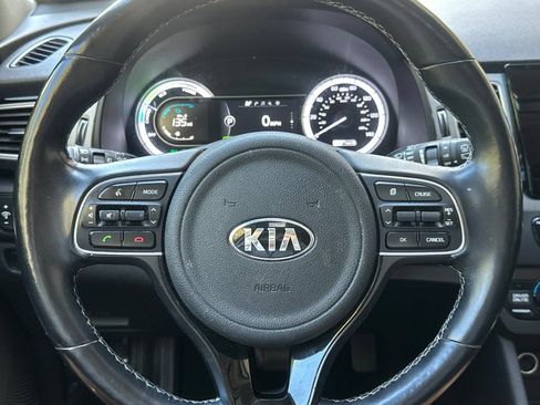 Used 2017 Kia Niro Touring FWD image 35