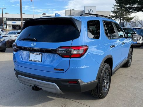 Certified 2025 Honda Pilot TrailSport image 4
