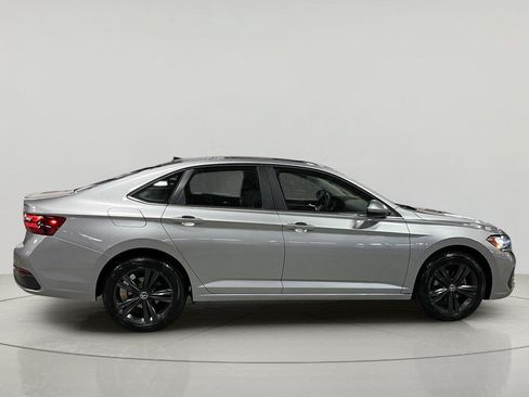 Used 2024 Volkswagen Jetta SE w/ Panoramic Sunroof Package FWD image 8