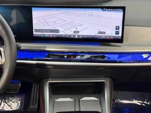 Used 2024 BMW i7 eDrive50 w/ M Sport Package image 25