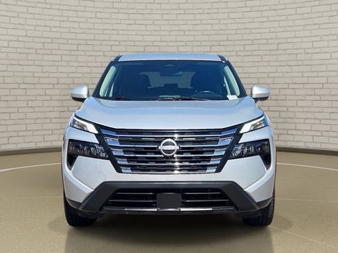 Certified 2025 Nissan Rogue SV FWD image 2