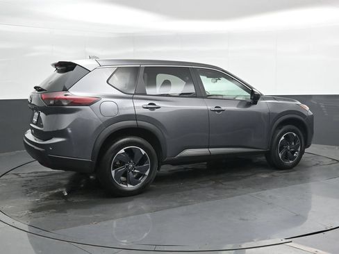 Used 2025 Nissan Rogue SV AWD/4WD image 2