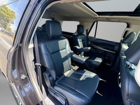 Used 2024 Ford Expedition XLT RWD image 17