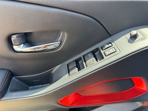 Used 2025 Nissan Frontier PRO-4X image 19