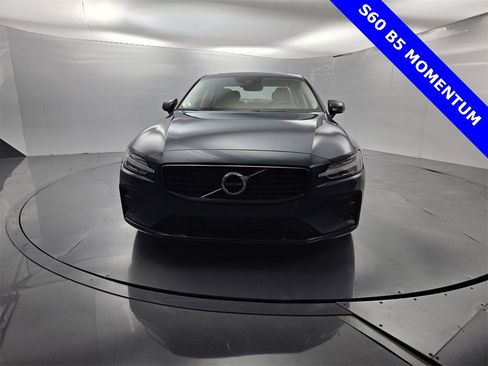 Used 2022 Volvo S60 B5 Momentum image 2