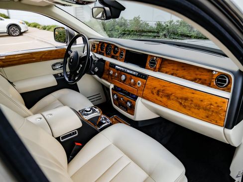 Used 2014 Rolls-Royce Phantom Sedan image 39