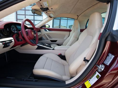 Used 2021 Porsche 911 AWD/4WD image 18