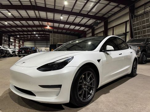 Used 2021 Tesla Model 3 Standard Range Plus image 9