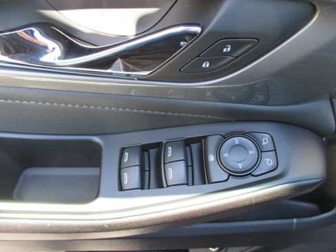 Used 2023 Chevrolet Traverse LT AWD/4WD image 13