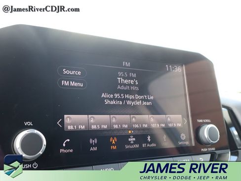 Used 2025 Nissan Pathfinder SV FWD image 34