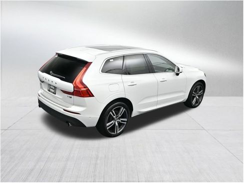 Used 2018 Volvo XC60 T5 Momentum w/ Vision Package AWD/4WD image 22
