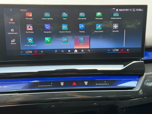 Used 2024 BMW 540i xDrive w/ Convenience Package AWD/4WD image 28