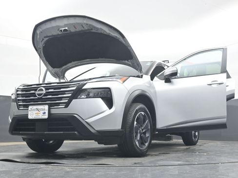 Certified 2024 Nissan Rogue SV AWD/4WD image 40