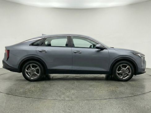 Used 2025 Kia K4 LXS image 11