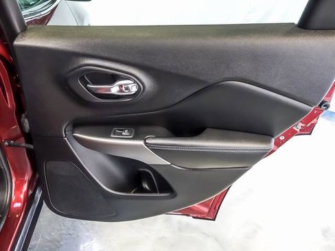 Used 2021 Jeep Cherokee Latitude Plus image 28