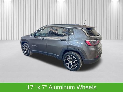 Used 2024 Jeep Compass Latitude image 10