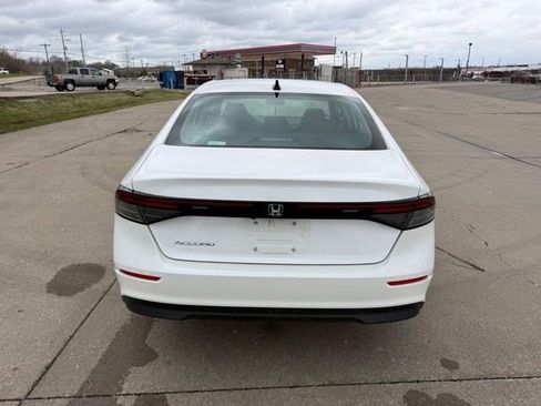 Used 2025 Honda Accord SE image 4
