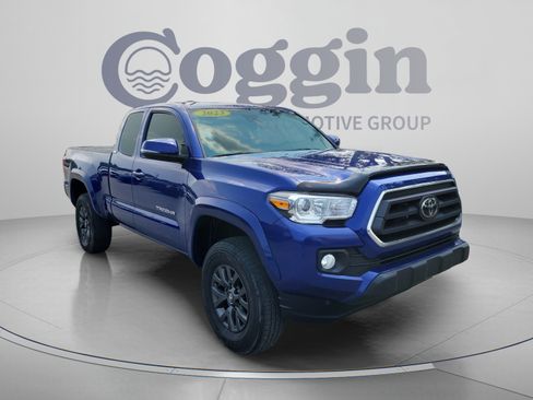 Used 2023 Toyota Tacoma SR5 w/ Technology Package AWD/4WD image 4