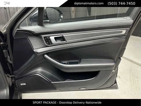 Used 2019 Porsche Panamera Turbo image 38