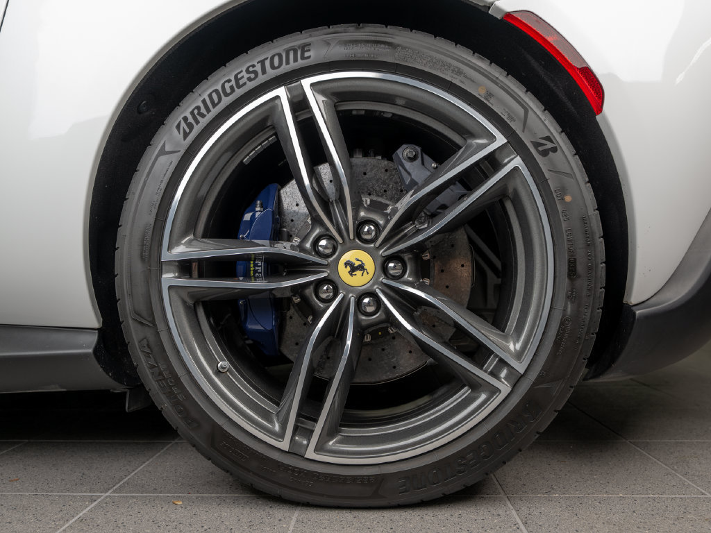 Certified 2026 Ferrari Roma Spider RWD image 40
